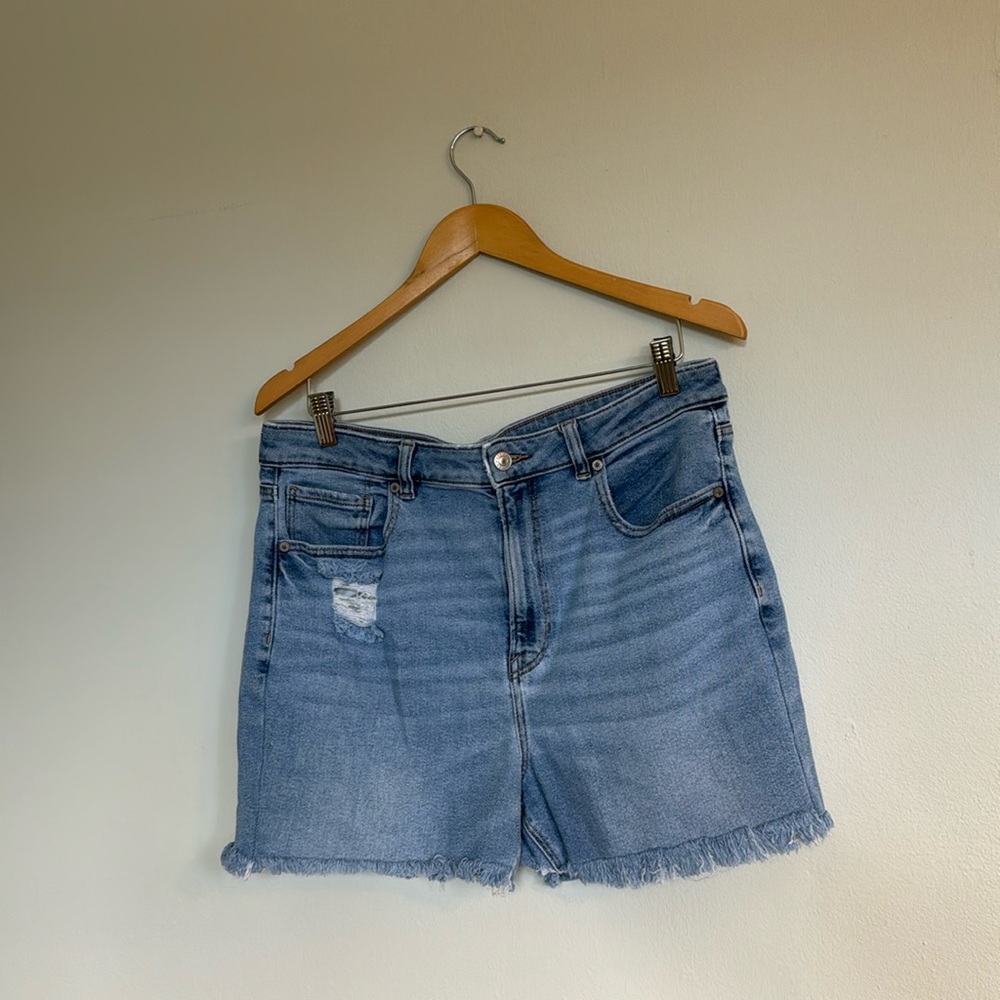 American Eagle Outfitters Mom Denim Short Distressed 14 Medium Blue •